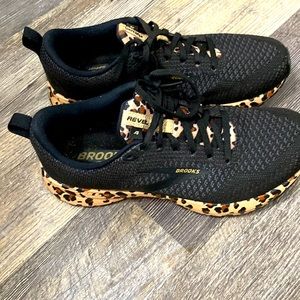 Brooks Revel Black with Leopard Like New!